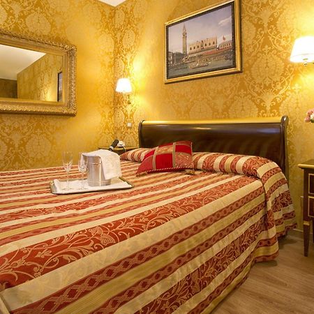 Residenza Goldoni Acomodação com café da manhã Veneza Quarto foto