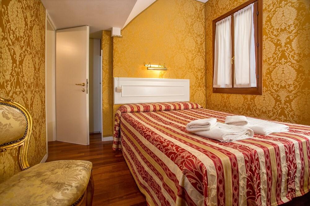 Residenza Goldoni Acomodação com café da manhã Veneza Exterior foto