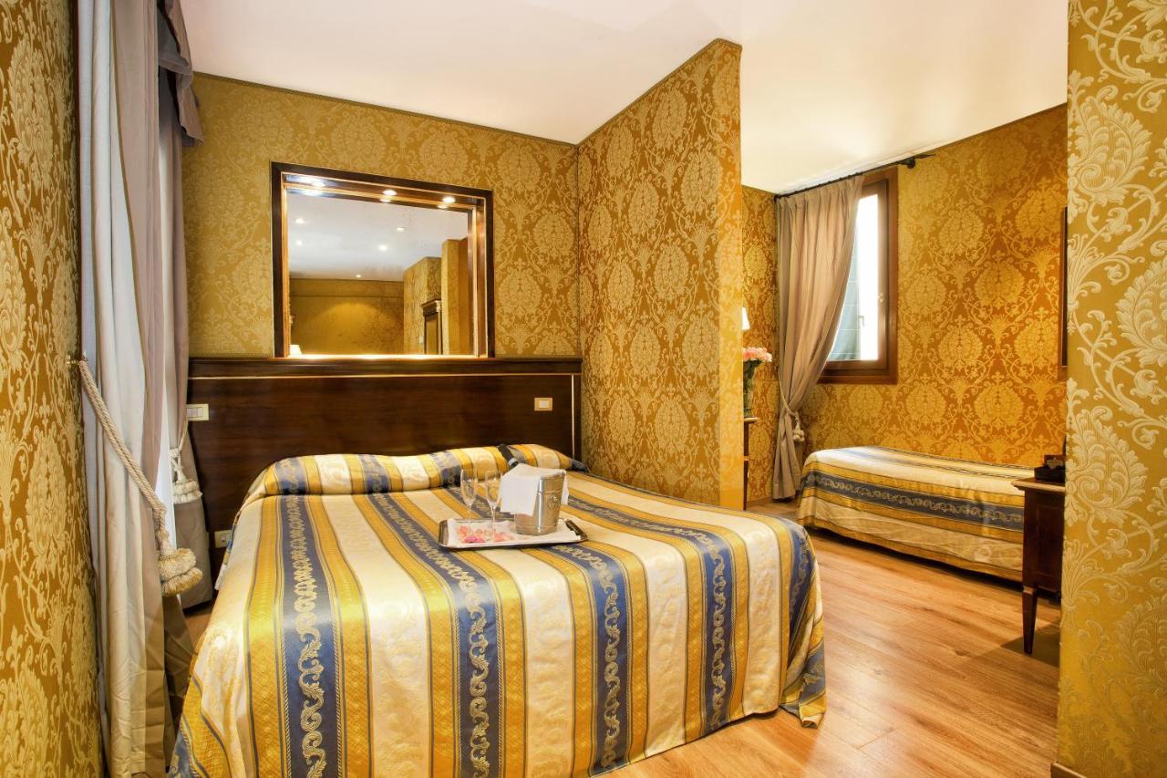 Residenza Goldoni Acomodação com café da manhã Veneza Quarto foto