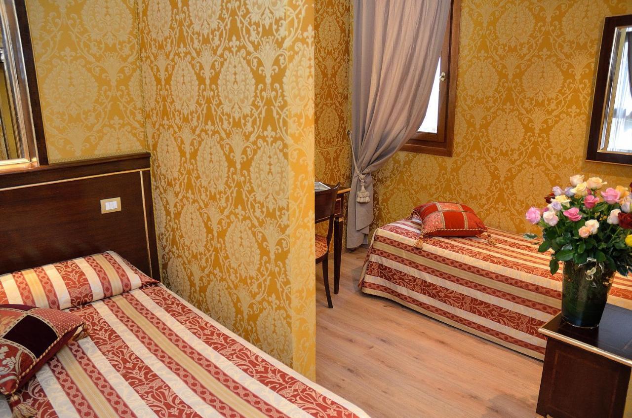 Residenza Goldoni Acomodação com café da manhã Veneza Quarto foto
